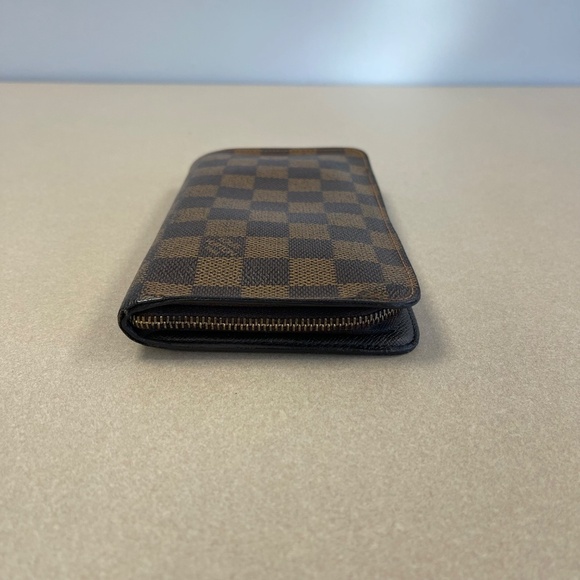 Louis Vuitton Preloved Damier Ebene Zippy Wallet w/ Certificate of Authenticity - Picture 4 of 14